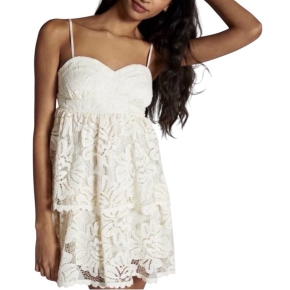 Anthropologie Maeve Tiered Lace Empire Ivory Mini Dress Size Medium NWT - Picture 1 of 12